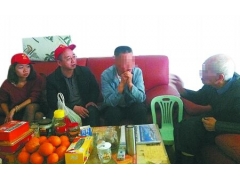 劝和小组上门 化解姐弟多年矛盾