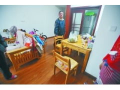 楼层隔音差 楼上楼下忙打架 