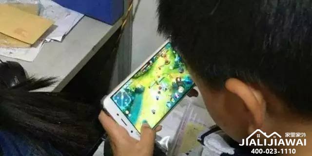 不同的夫妻沟通模式对孩子打王者荣耀的处理
