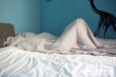 老公在家里滚床单被我撞见，掀开床单发现真相之后，我想离婚了。