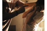 遭遇家暴的女性：不要再纠结是否离婚了！