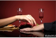 婚姻应如美酒，但是爱情却如烟火
